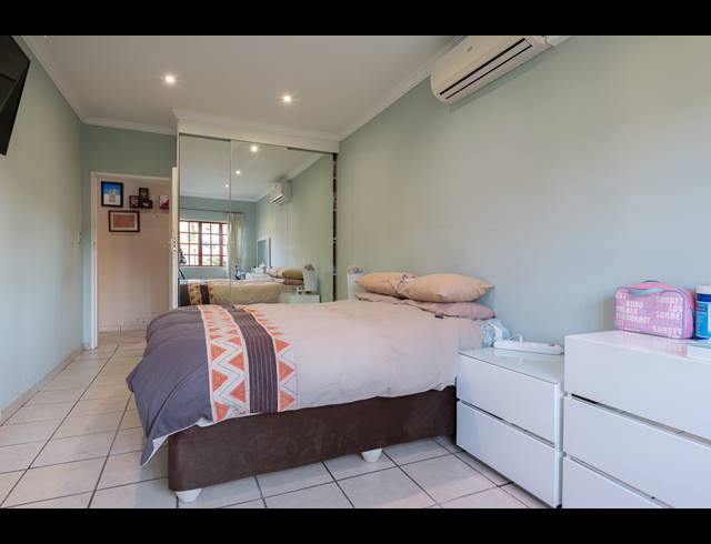 5 BEDROOM HOUSE FOR SALE IN BRACKENHURST